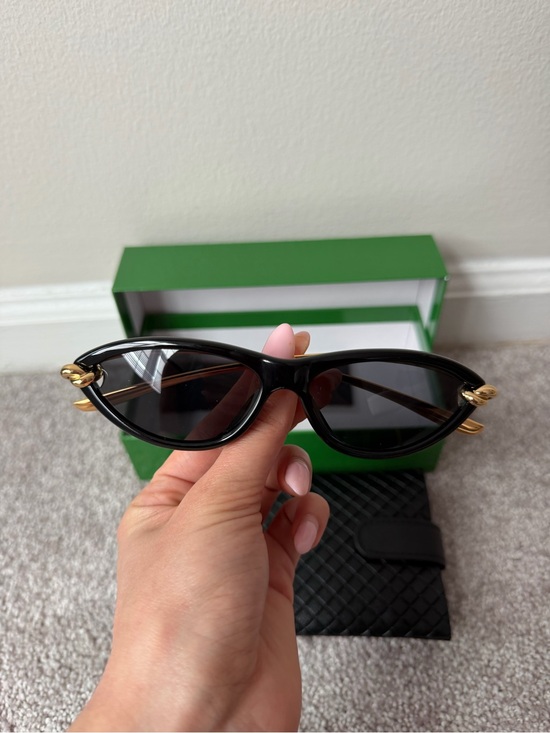 Bottega Veneta Black Cat-Eye Sunglasses with Gold Hardware main image 4